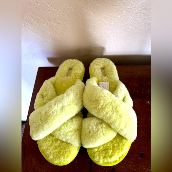 UGG FUZZETTE neon color - Picture 2 of 4